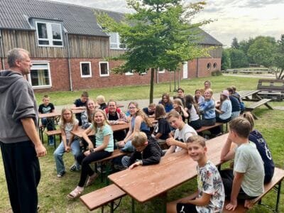 Gruppe von Kindern im Freien
