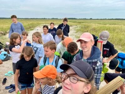 Gruppe von Kindern im Freien