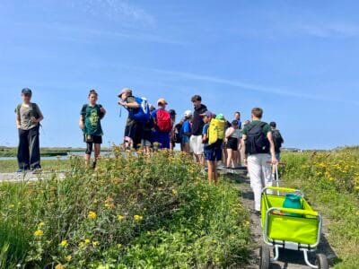 Gruppe von Menschen am Strand