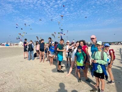 Gruppe von Menschen am Strand