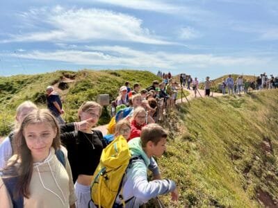Gruppe von Jugendlichen auf Ausflug