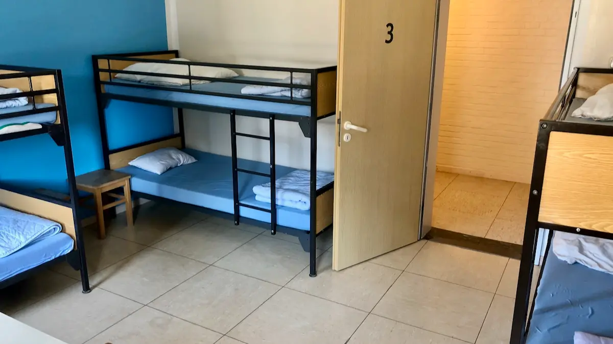 Mehrbettzimmer mit Stockbetten